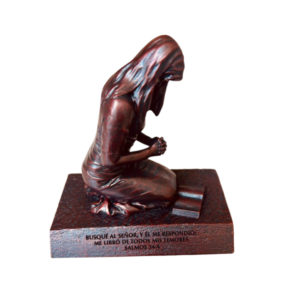 MUJER DE ORACIÓN