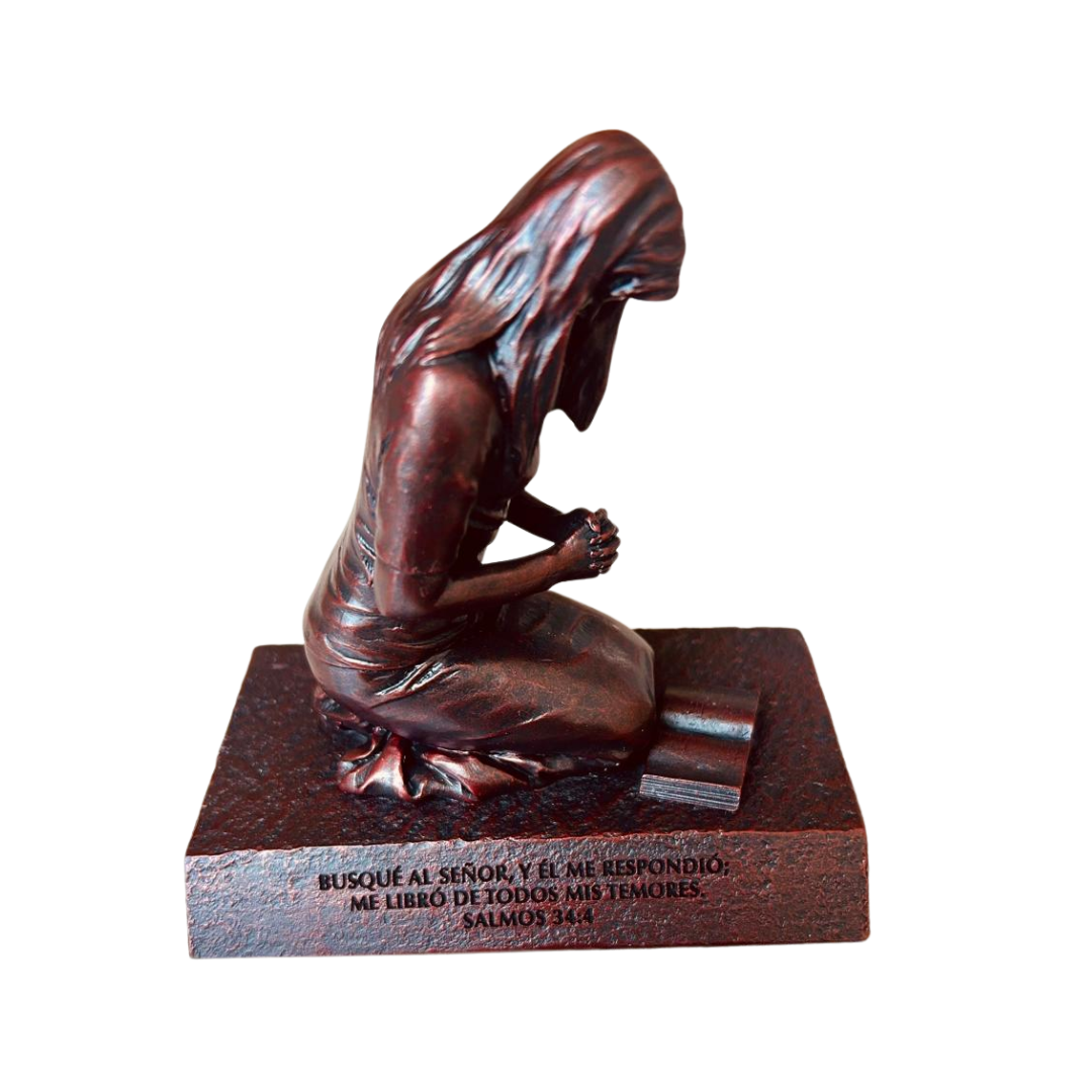 MUJER DE ORACIÓN